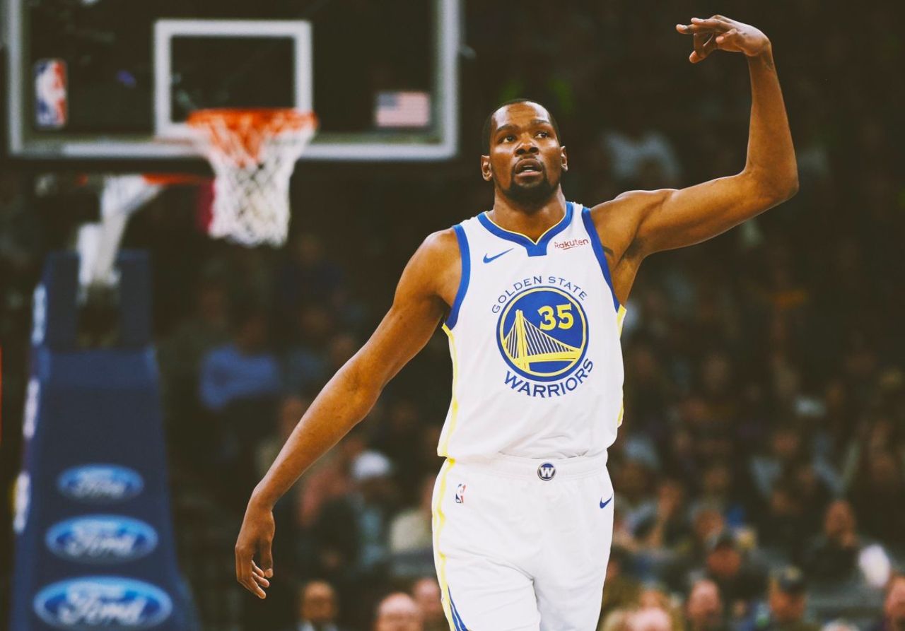 FB体育app-包含多伦多猛龙训练开放日，关键时刻主帅复盘引欢呼，德国杯在即，临场指挥获称赞的词条